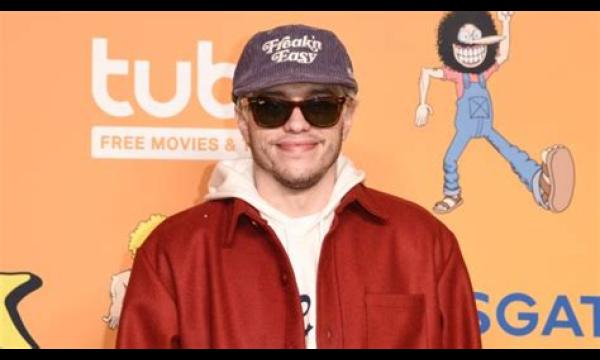 Pete Davidson keert terug naar Instagram met een bizar gezamenlijk account met NFL-ster Eli Manning