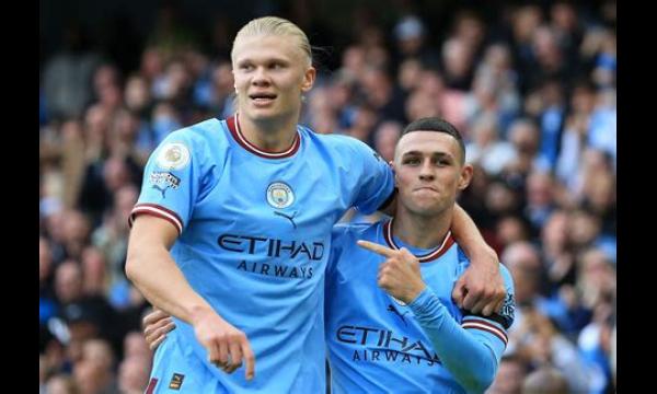 Phil Foden licht eindelijk de deksel op waar hij en Erling Haaland over spraken