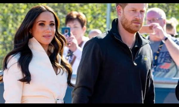 Prins Harry en Meghan Markle-auteur Omid Scobie bestempelt Charles als ‘impopulair’