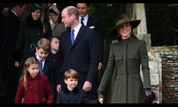 Prins Harry en prinses Charlotte deelden een ontroerend moment toen ze afscheid namen van Queen