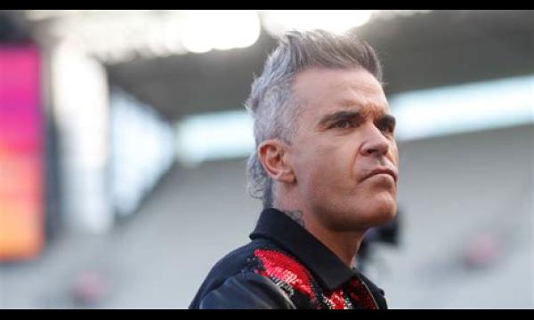 Robbie Williams lijdt aan ‘angst en paniek’ nadat zijn vader de diagnose Parkinson krijgt