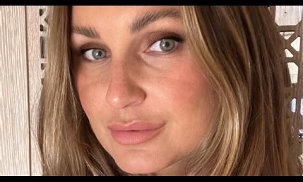 Sam Faiers negeert het stemdrama van Ferne McCann terwijl ze terugkeert op sociale media