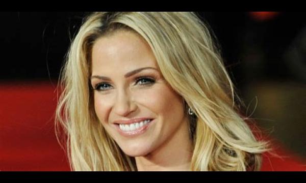 Sarah Harding-fans in tranen terwijl Royal Variety hulde brengt aan Girls Aloud-zangeres