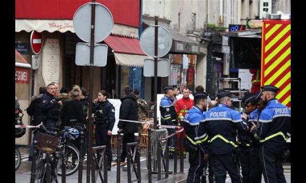 Schietpartij in Parijs: politie opent het vuur op mesman in treinstation ‘die Allahu Akbar riep’