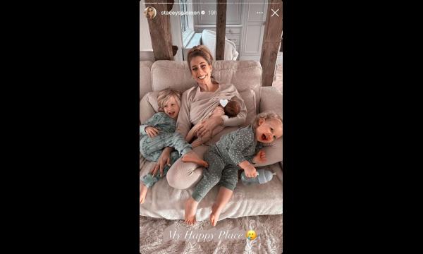 Stacey Solomon neemt baby Rose mee om haar overgrootmoeder te ontmoeten in een schattige video