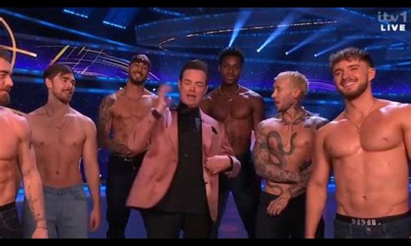 Stephen Mulhern van Dancing on Ice sloeg toe met klachten van Ofcom over de naakte Magic Mike-stunt