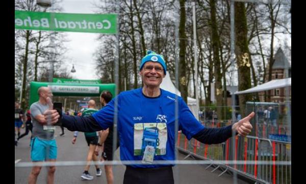 Supervader die 24.000 kilometer over extreem terrein heeft gelopen, wint een prijs van Queen