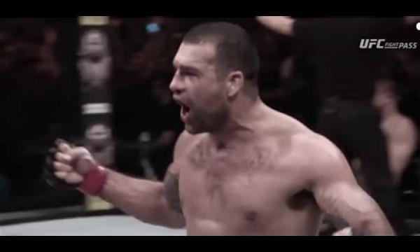 UFC-legende Shogun Rua valt om terwijl hij een paar dagen na het gevecht kick-ups doet