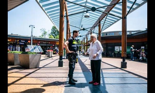 Verlaten winkelcentrum dat 17 jaar geleden werd gesloten, blijft nog steeds een absolute spookstad