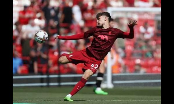 Vijf zonen van ex-Premier League-voetballers in de boeken van Liverpool nadat Bobby Clark debuteert