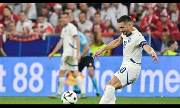 Voormalig aanvoerder van Engeland en voetballegende onherkenbaar in schattige familiefoto