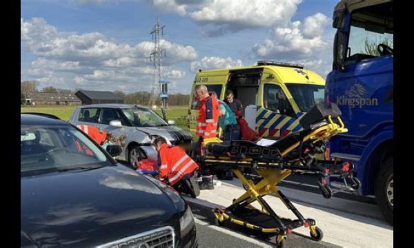 Vrouw, 18, sterft en twee ernstig gewond bij horror auto-ongeluk met bus