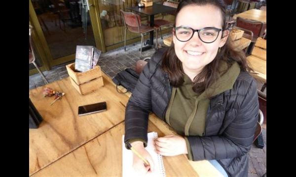 Vrouw schrijft oprechte brieven aan 100 vreemden in Covid-19-isolatie over de hele wereld