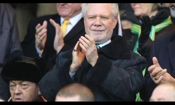 West Ham-voorzitter David Gold sterft op 86-jarige leeftijd met familie aan zijn bed