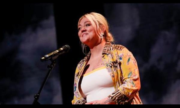 Zangeres Elle King na twee miskramen zwanger van 'wonderbaby'